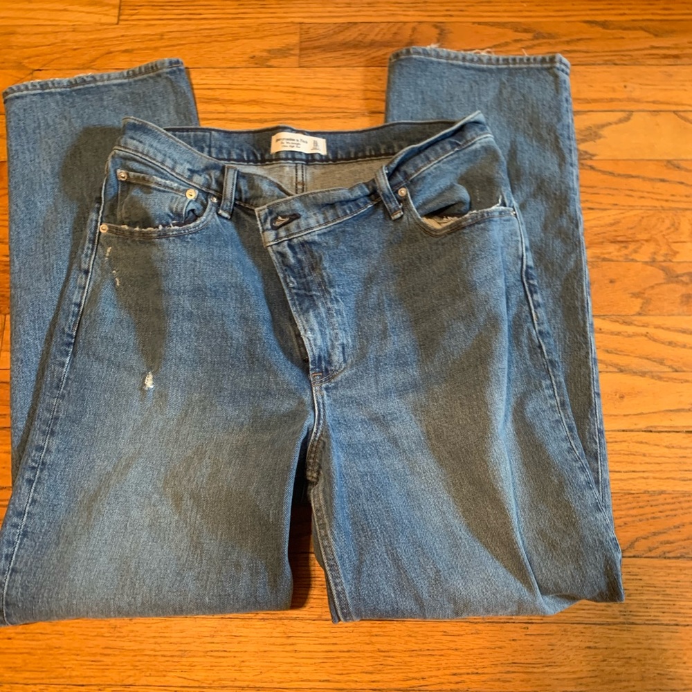 Abercrombie and fitch 90s straight jeans size 31.